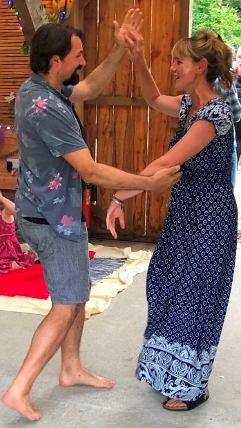 A dance in pairs during a Biodanza class